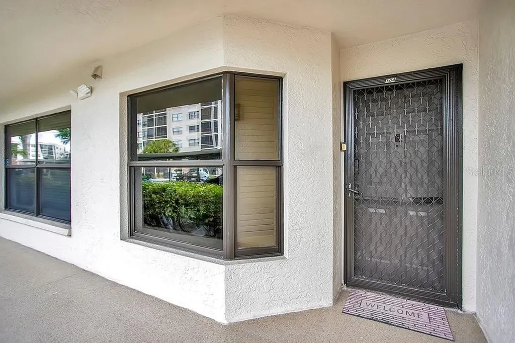 1328 Pasadena Avenue S South Pasadena FL 33707
