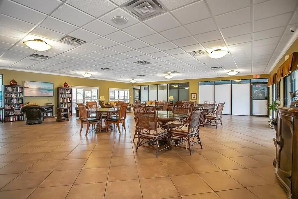 1328 Pasadena Avenue S South Pasadena FL 33707