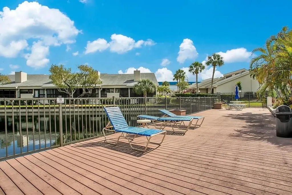 1328 Pasadena Avenue S South Pasadena FL 33707