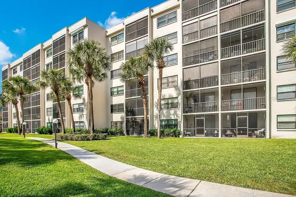 1328 Pasadena Avenue S South Pasadena FL 33707