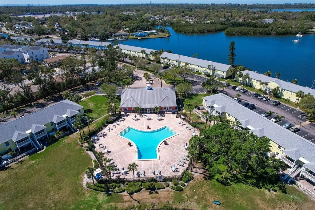249 Pompano Drive SE St Petersburg FL 33705