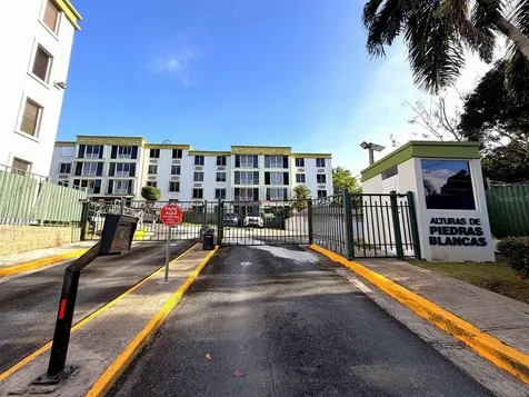 Alturas De Piedras Blanca Units D-202 Guaynabo PR 00969