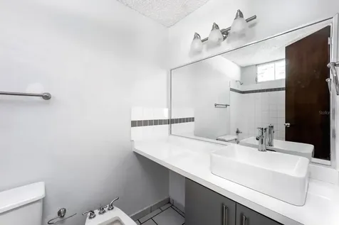 Alturas De Piedras Blanca Units D-202 Guaynabo PR 00969
