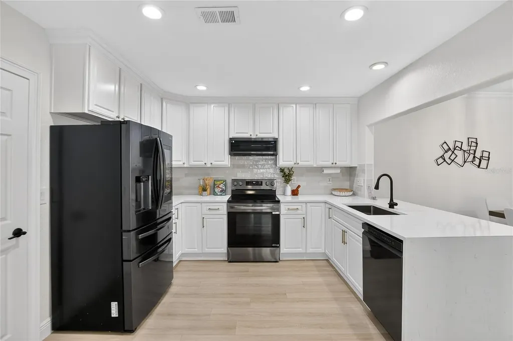 918 Woodbridge Court Safety Harbor FL 34695