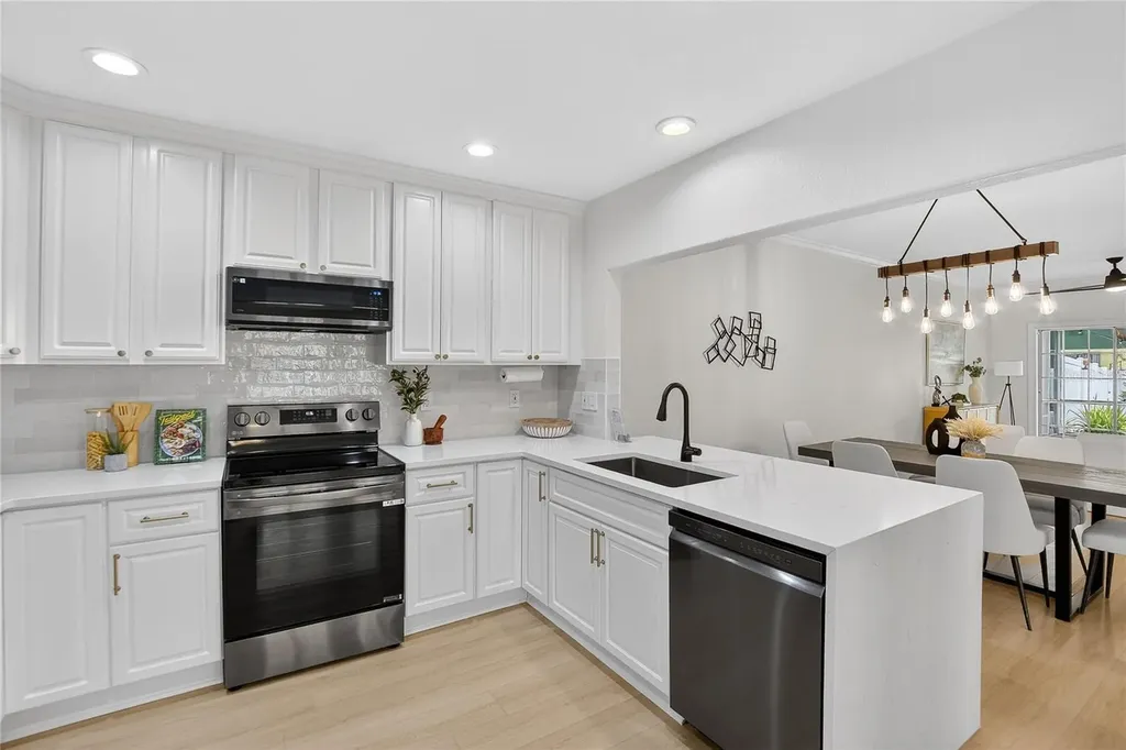 918 Woodbridge Court Safety Harbor FL 34695
