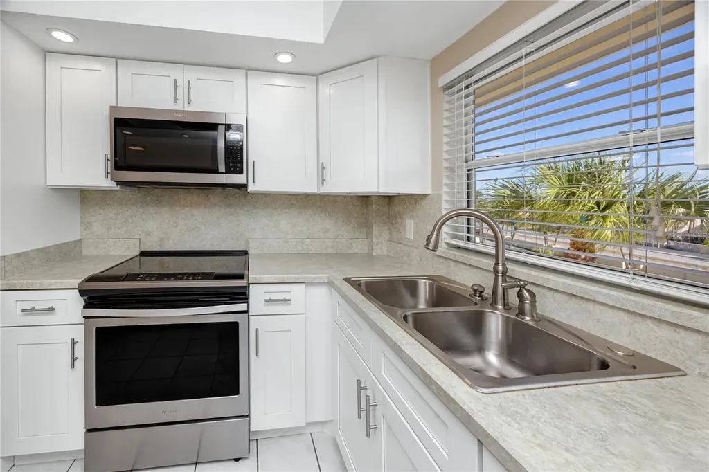 4650 Cove Circle St Petersburg FL 33708