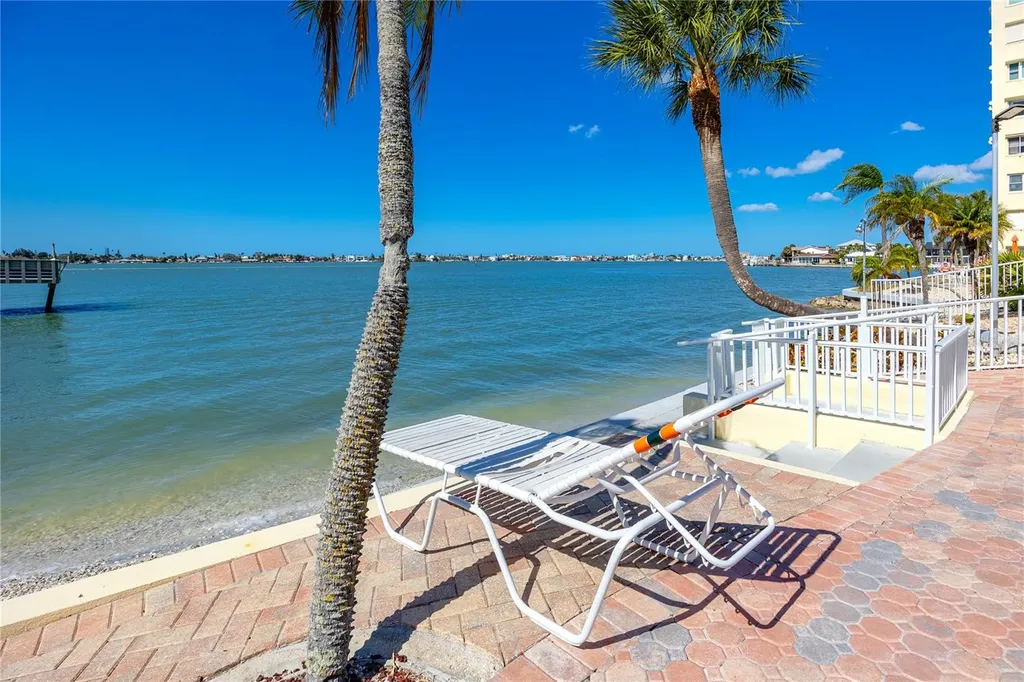 4650 Cove Circle St Petersburg FL 33708