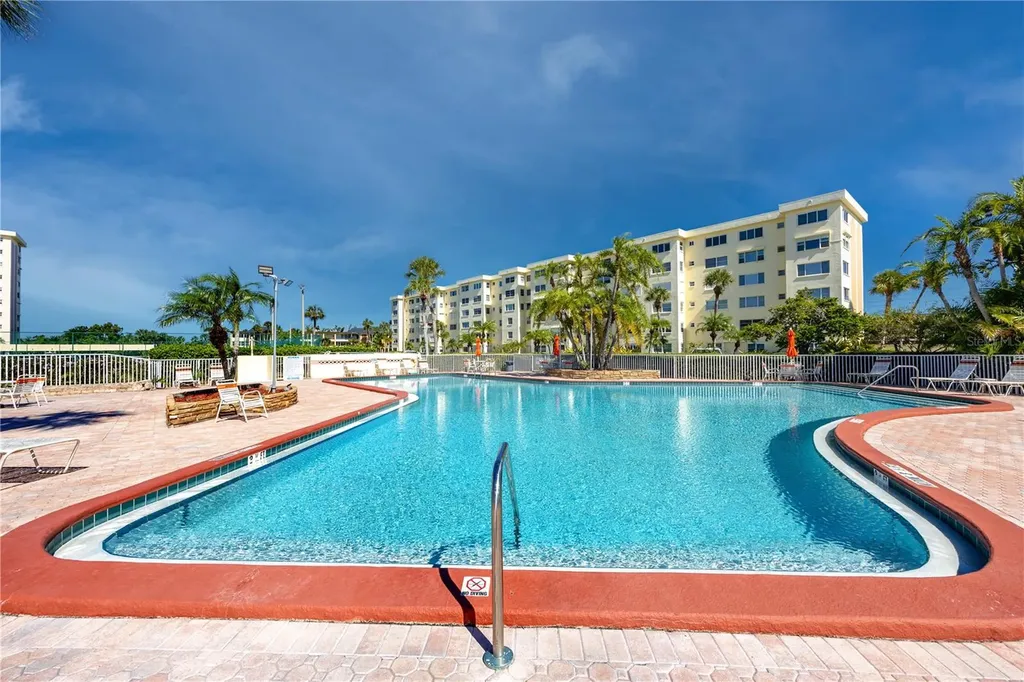 4650 Cove Circle St Petersburg FL 33708