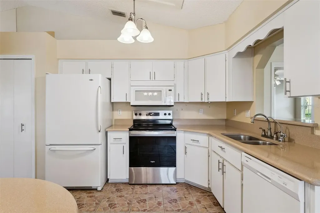27217 Racquet Circle Leesburg FL 34748