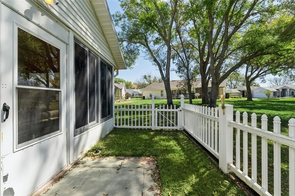 27217 Racquet Circle Leesburg FL 34748