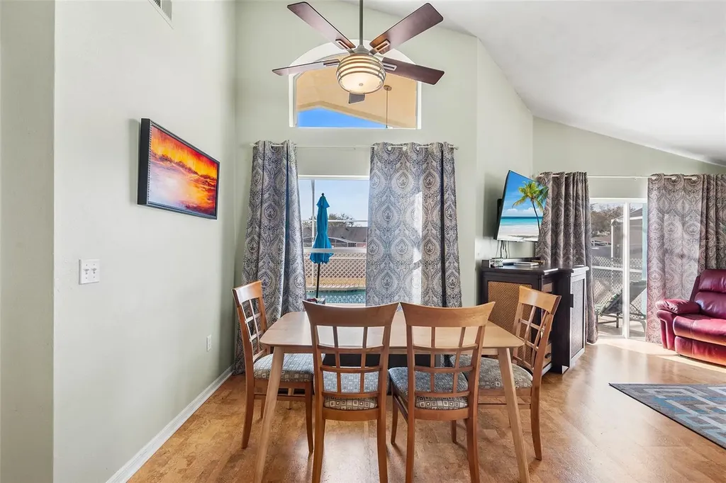 221 Grosvenor Loop Davenport FL 33897