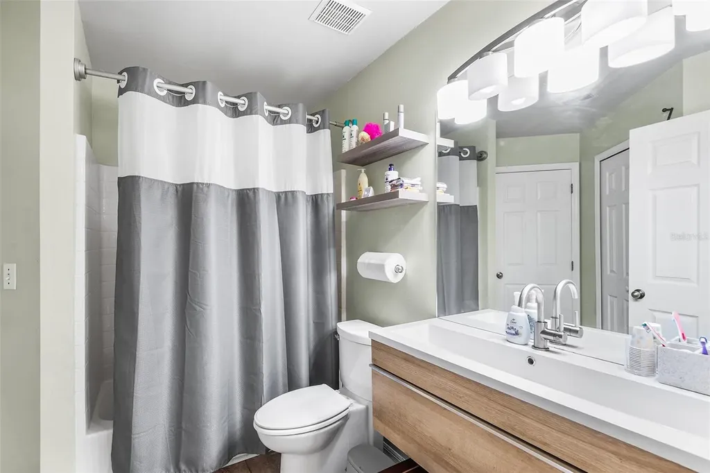 221 Grosvenor Loop Davenport FL 33897
