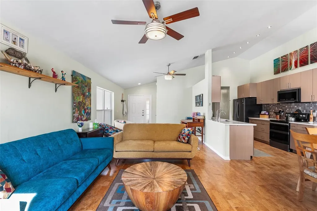 221 Grosvenor Loop Davenport FL 33897