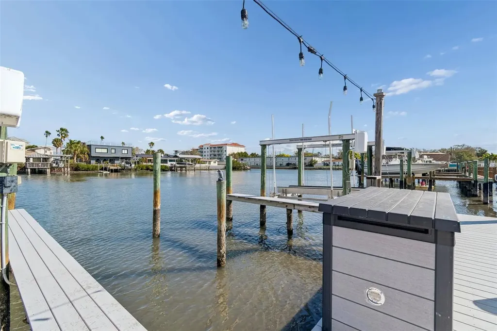 300 Venetian Drive Clearwater FL 33755
