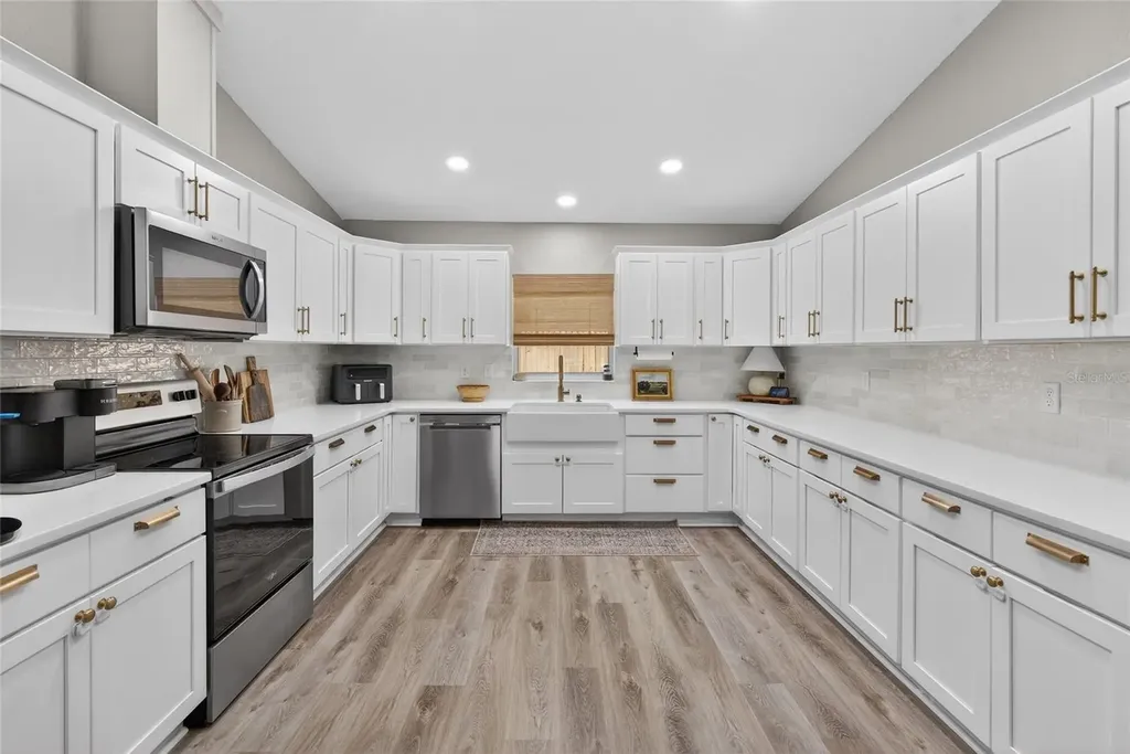 115 N Saint Clair Street Wildwood FL 34785