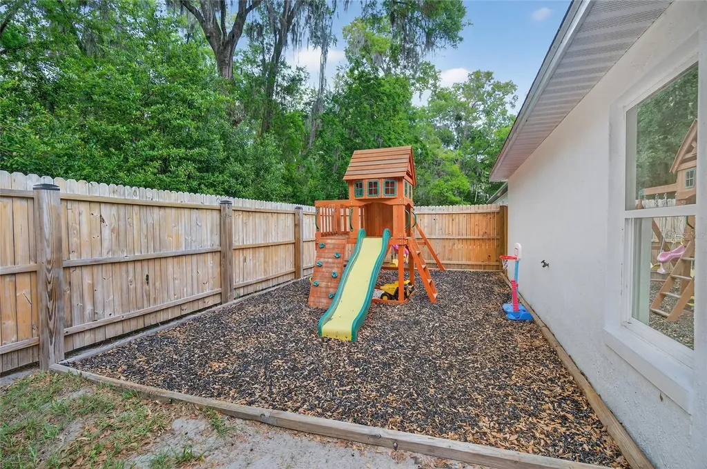 115 N Saint Clair Street Wildwood FL 34785