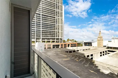 121 NE 5th Street Miami FL 33132