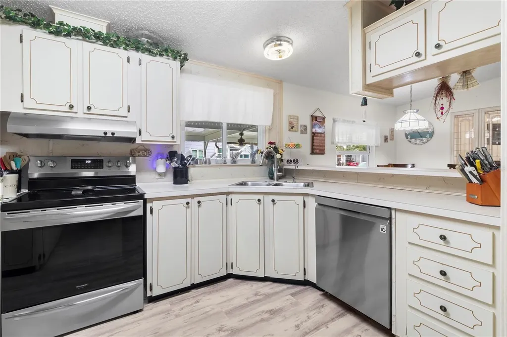 94 Meadow Circle Ellenton FL 34222