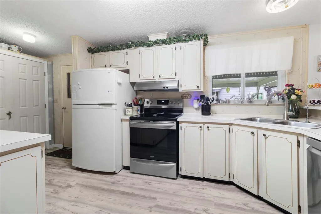 94 Meadow Circle Ellenton FL 34222