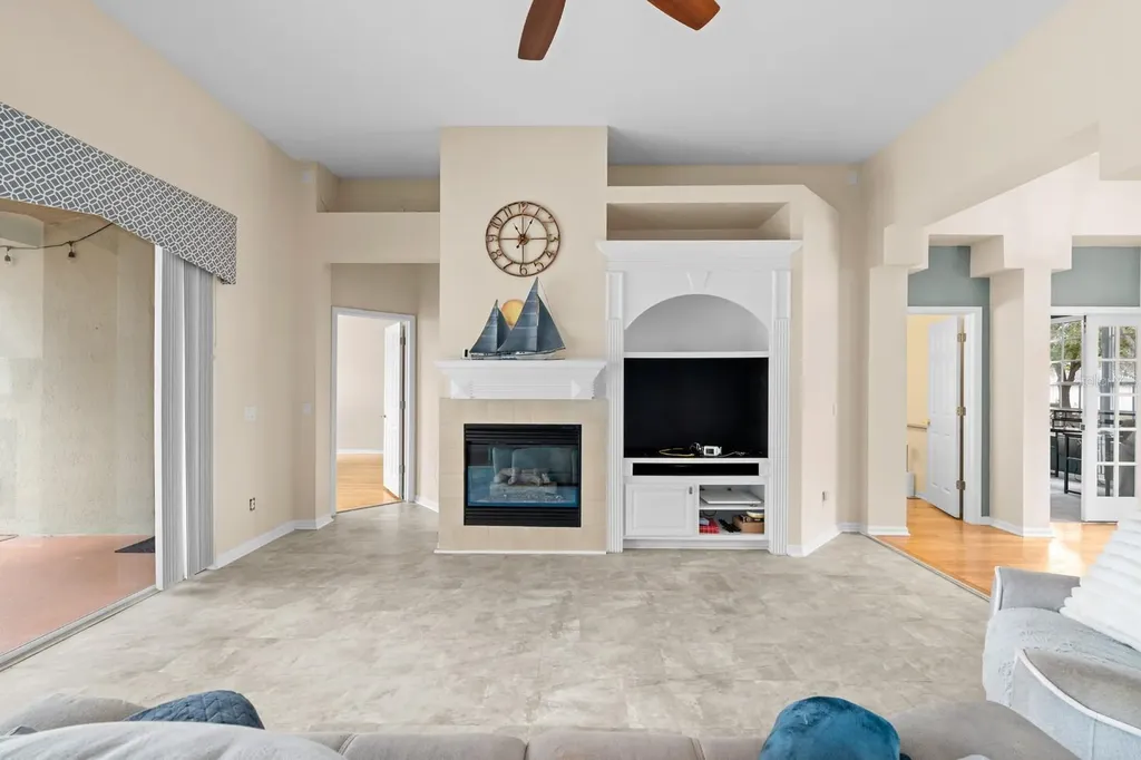 4302 River Close Boulevard Valrico FL 33596