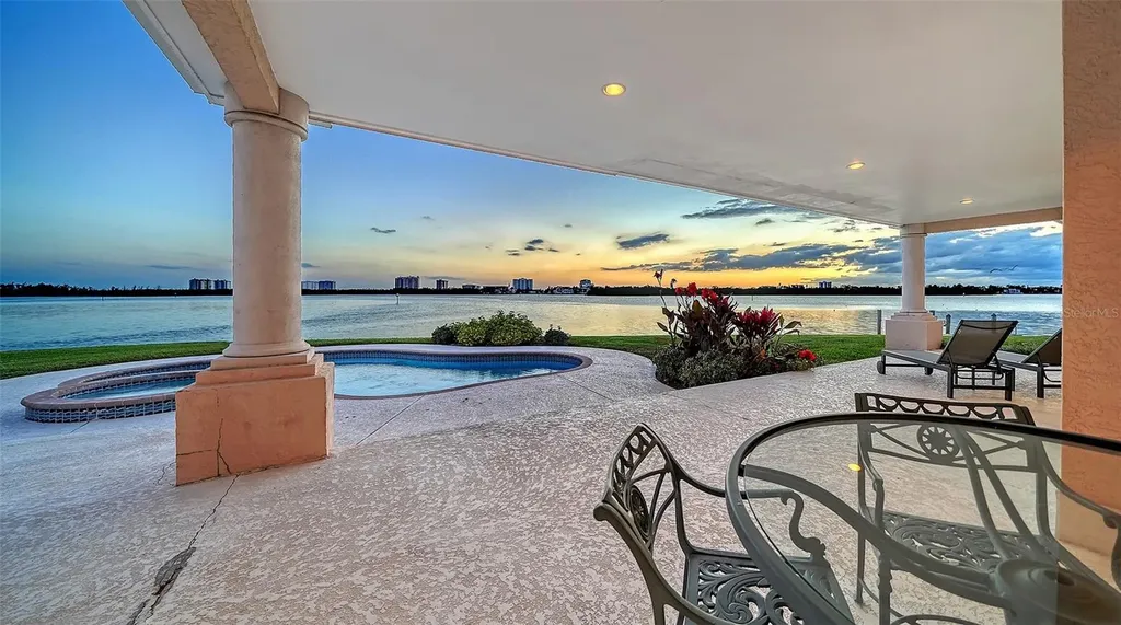 376 West Royal Flamingo Drive Sarasota FL 34236