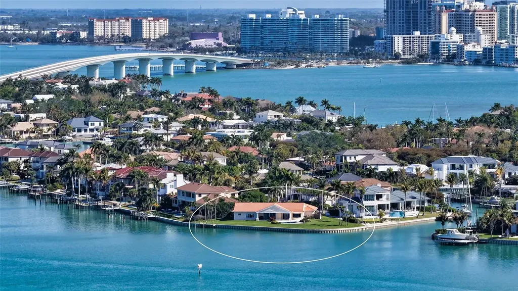 376 West Royal Flamingo Drive Sarasota FL 34236