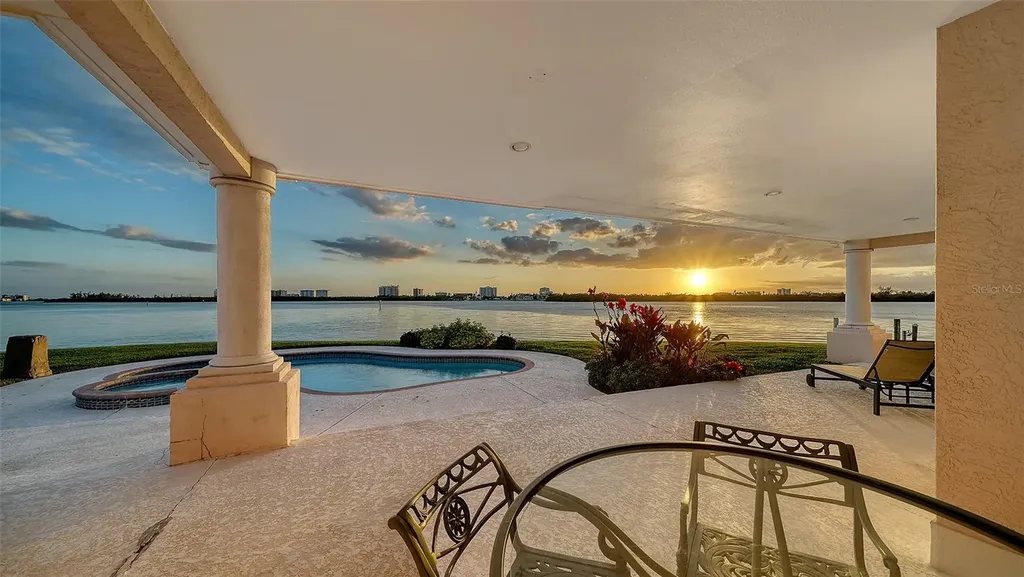 376 West Royal Flamingo Drive Sarasota FL 34236