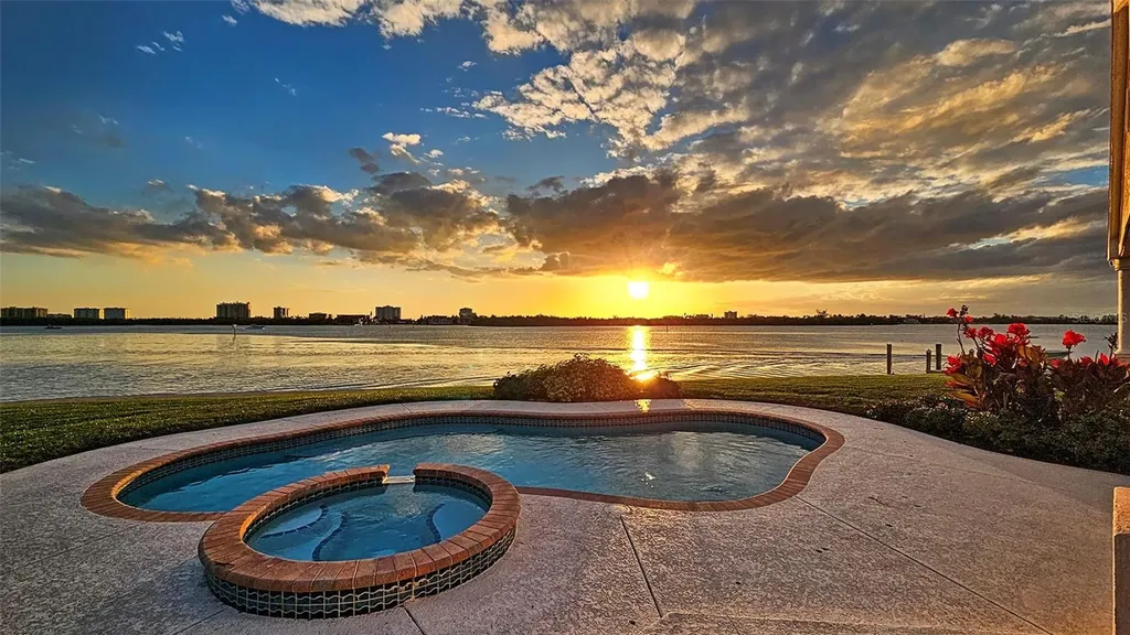 376 West Royal Flamingo Drive Sarasota FL 34236