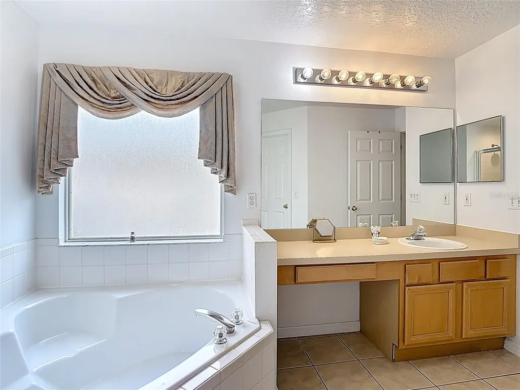 8458 Secret Key Cove Kissimmee FL 34747