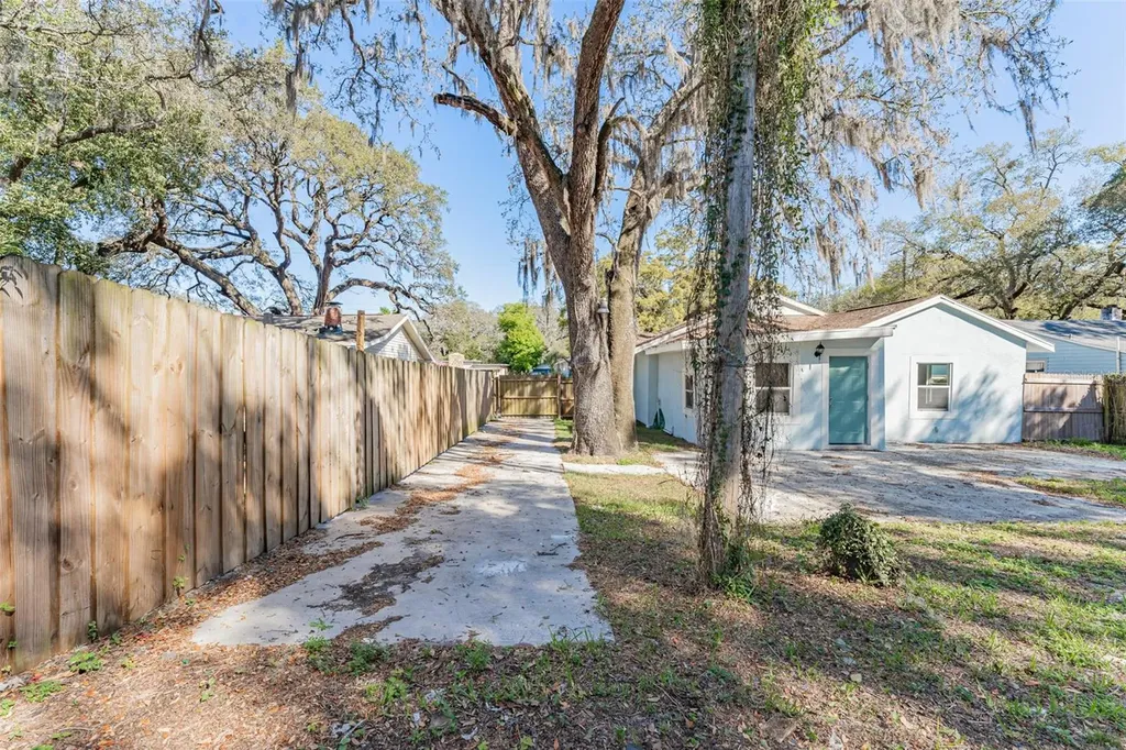 1305 E Osborne Avenue Tampa FL 33603
