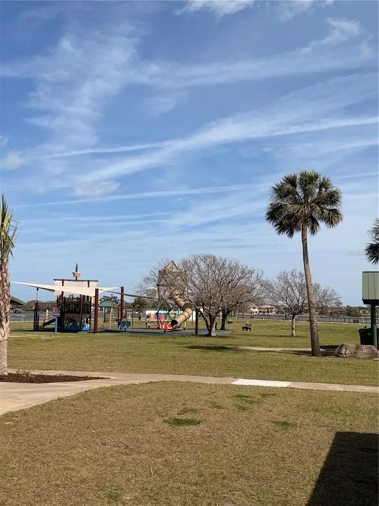 1129 Holly Avenue Daytona Beach FL 32117