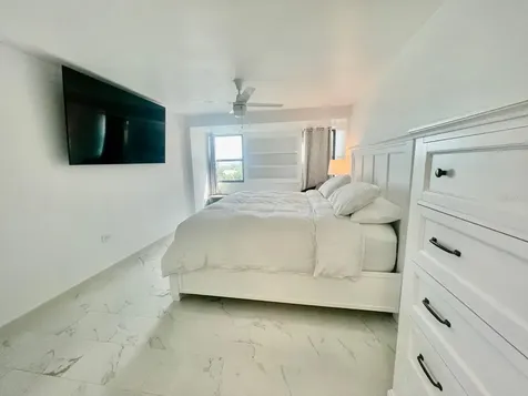 37 Ave. Isla Verde Carolina PR 00979