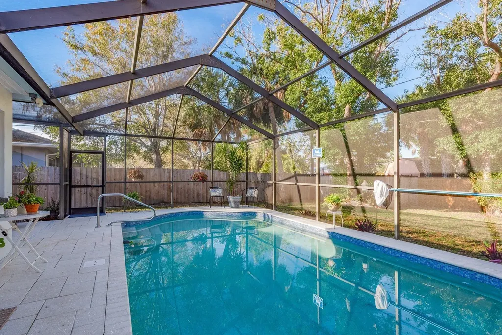 1762 Bayshore Boulevard Dunedin FL 34698
