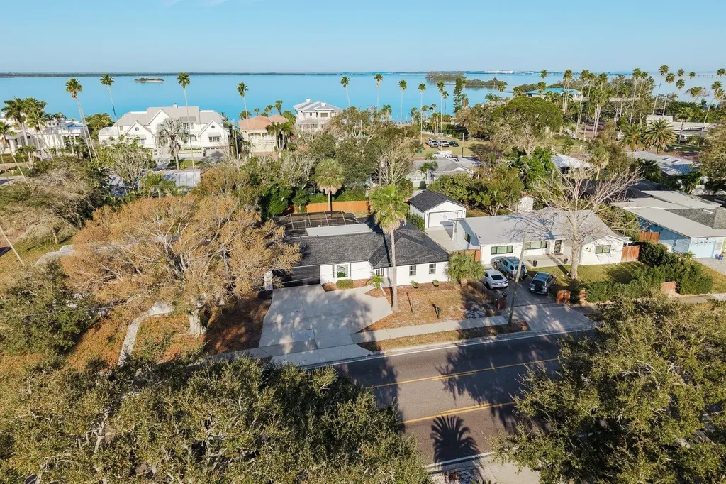 1762 Bayshore Boulevard Dunedin FL 34698