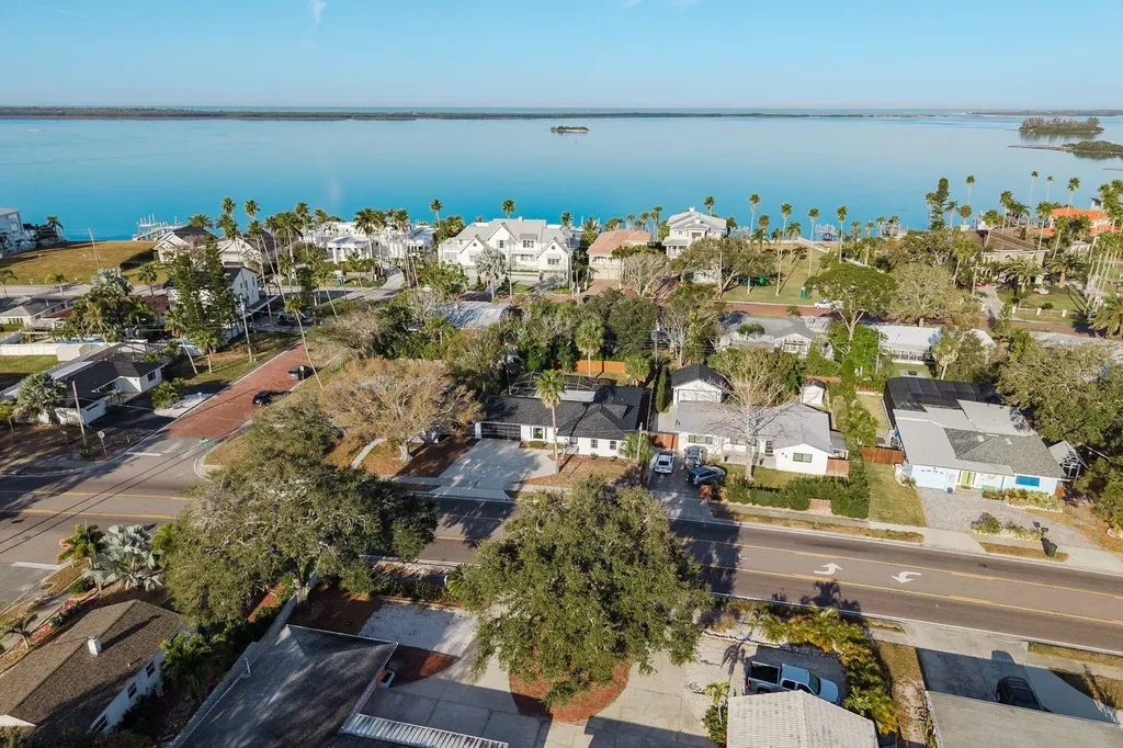 1762 Bayshore Boulevard Dunedin FL 34698