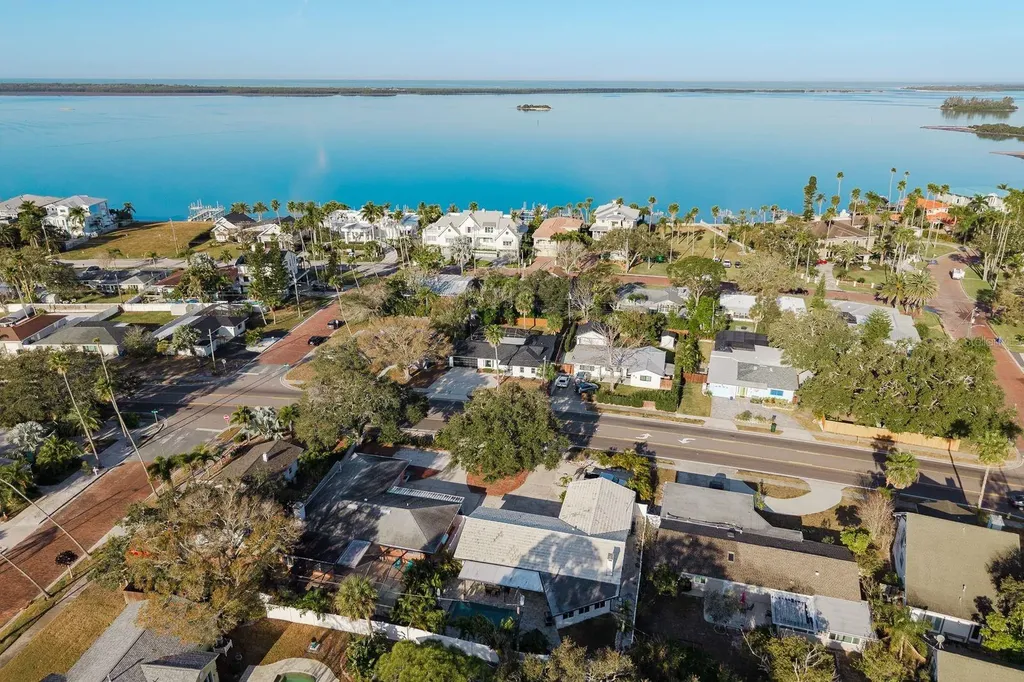 1762 Bayshore Boulevard Dunedin FL 34698