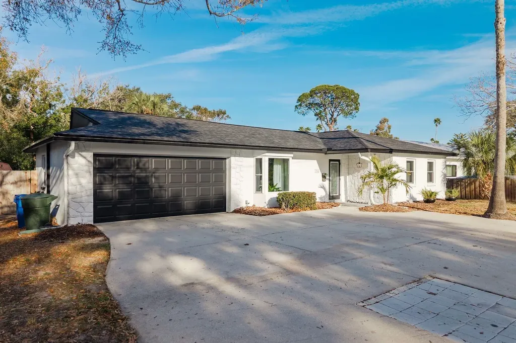 1762 Bayshore Boulevard Dunedin FL 34698