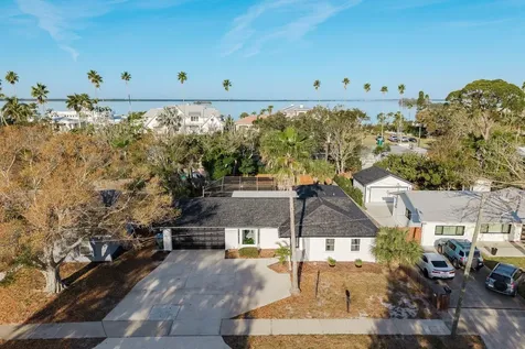 1762 Bayshore Boulevard Dunedin FL 34698