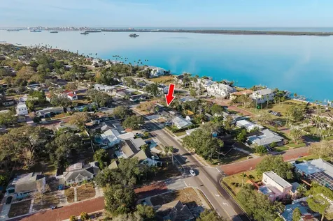 1762 Bayshore Boulevard Dunedin FL 34698