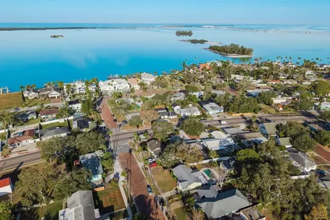 1762 Bayshore Boulevard Dunedin FL 34698