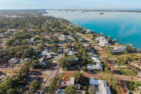 1762 Bayshore Boulevard Dunedin FL 34698