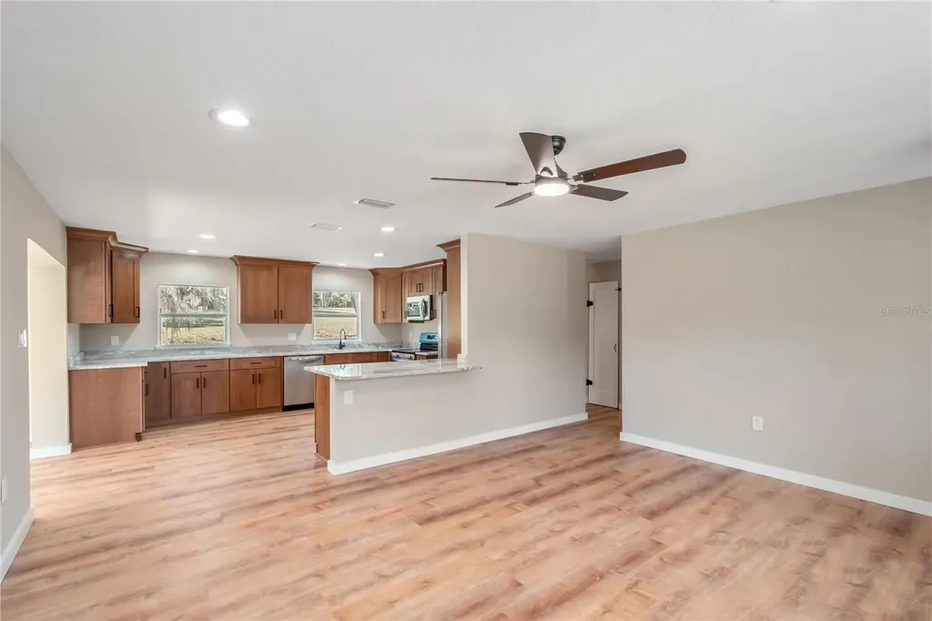 983 S County Road 21 Hawthorne FL 32640