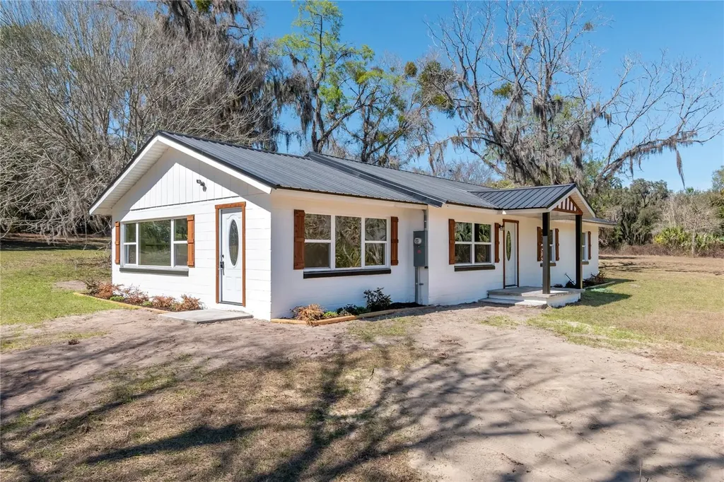 983 S County Road 21 Hawthorne FL 32640