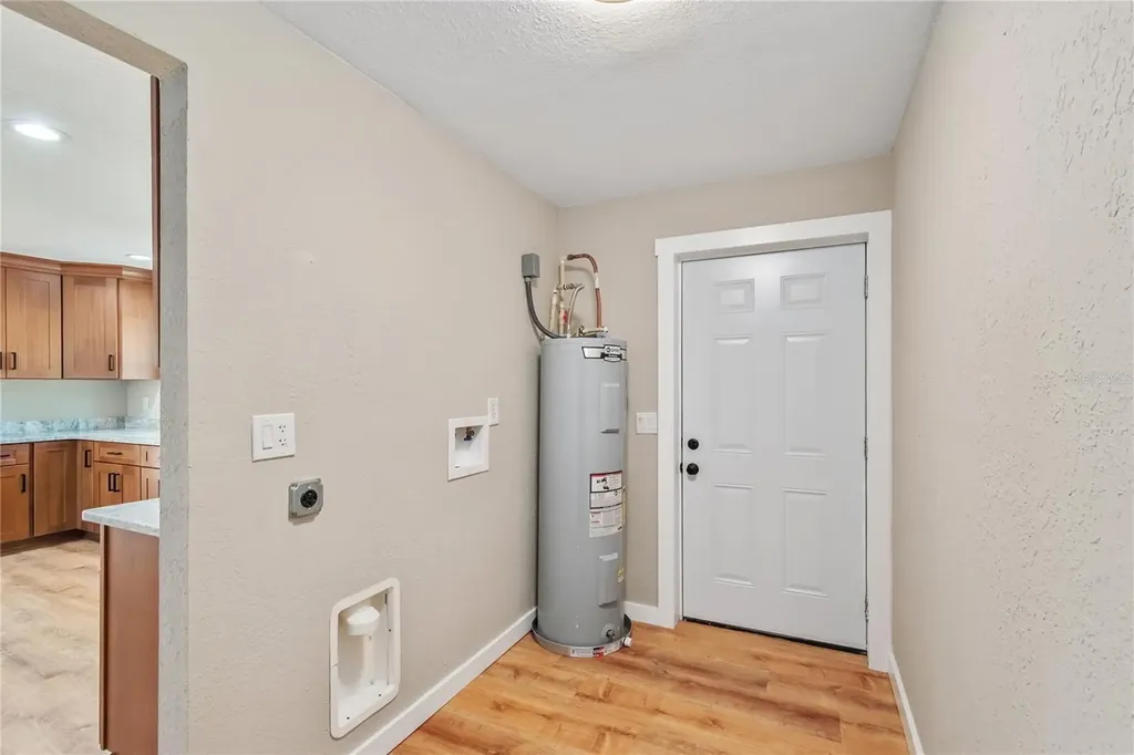 983 S County Road 21 Hawthorne FL 32640