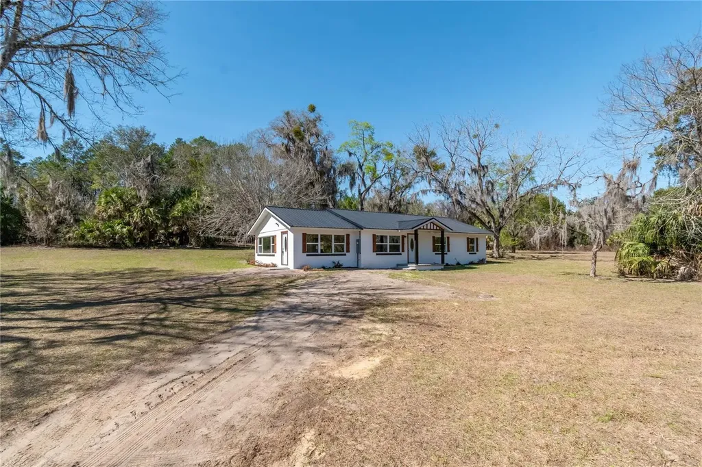 983 S County Road 21 Hawthorne FL 32640