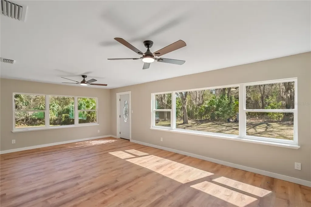983 S County Road 21 Hawthorne FL 32640