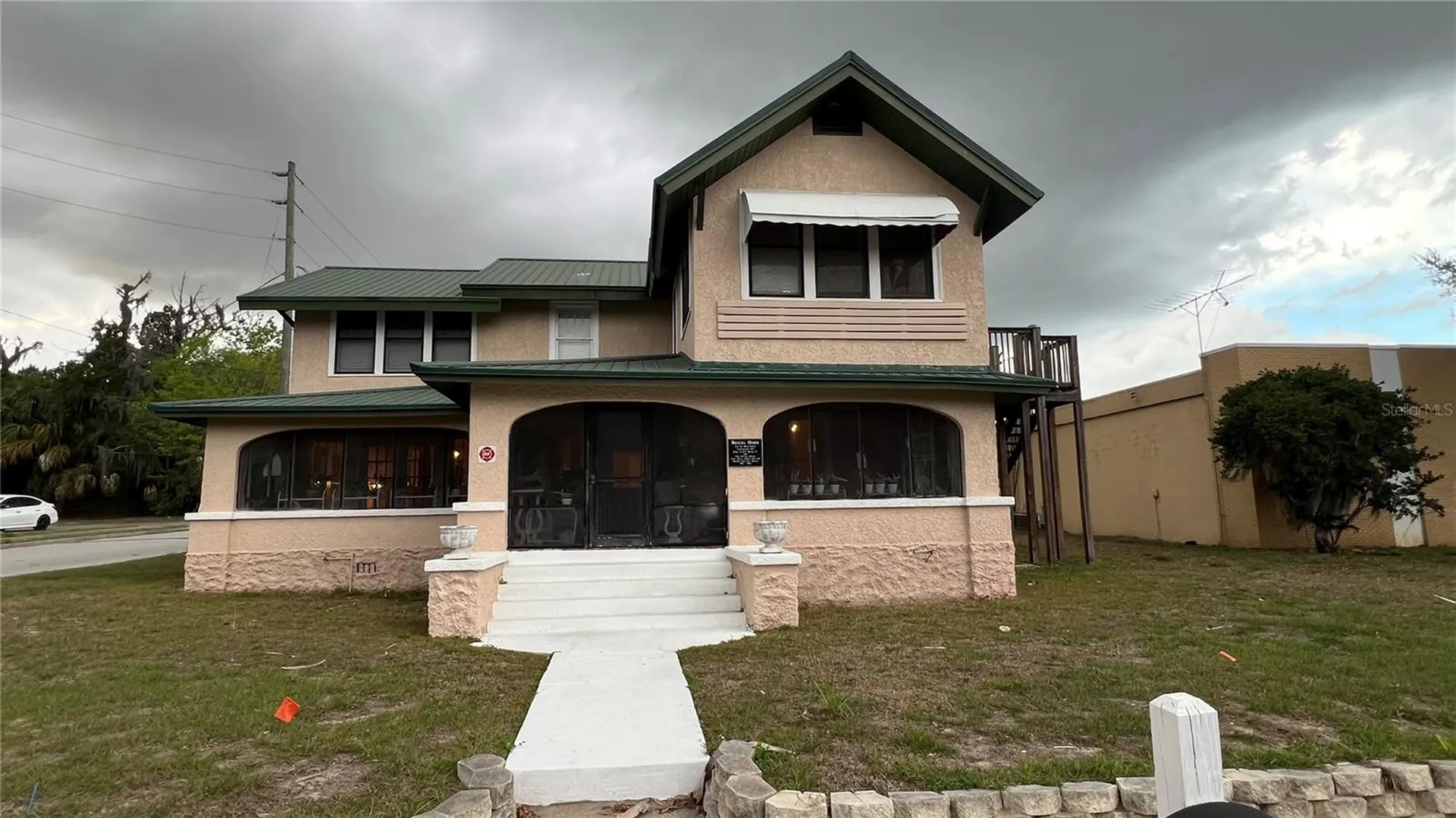 Leesburg FL, 1434 W Main Street