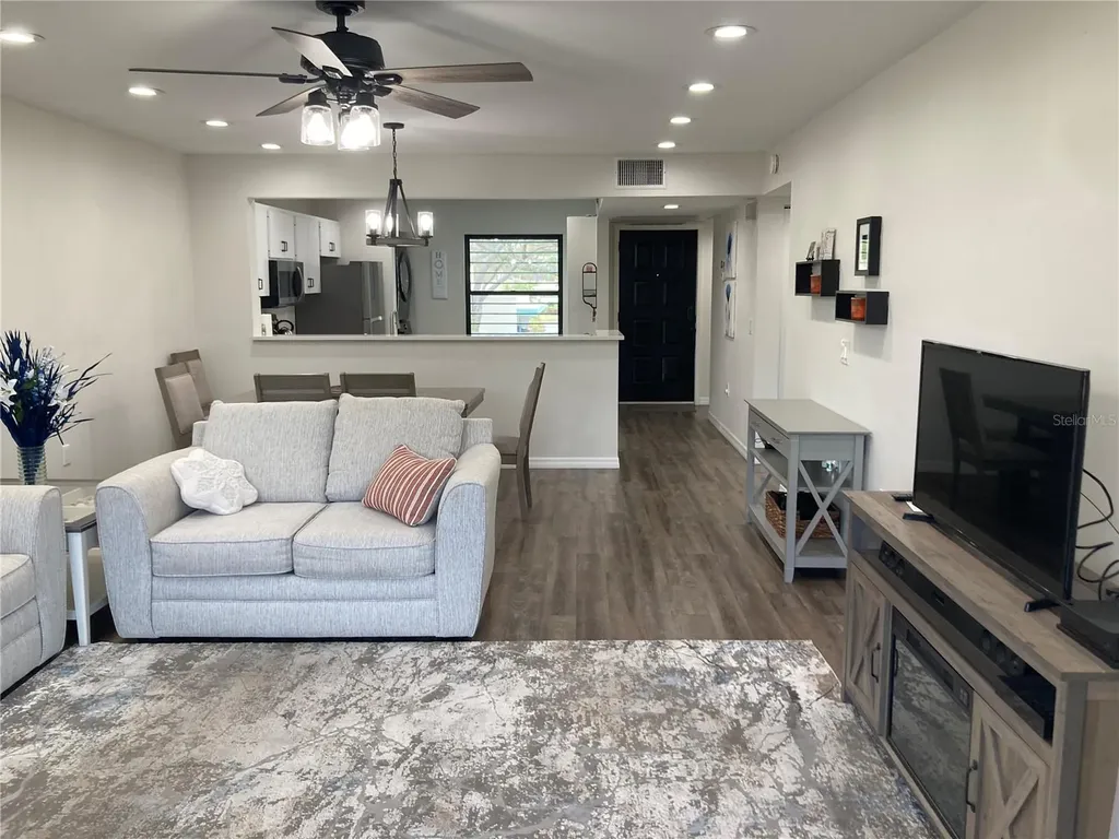 619 Spring Lakes Boulevard Bradenton FL 34210
