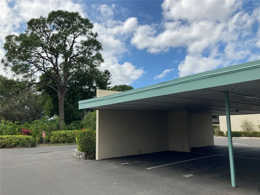 619 Spring Lakes Boulevard Bradenton FL 34210
