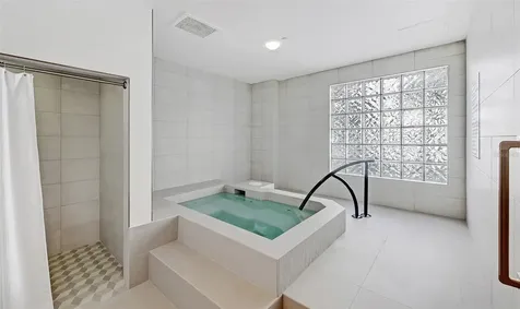 1241 Gulf Of Mexico Drive Longboat Key FL 34228